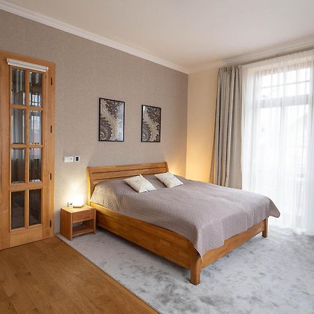Executive 2-Bdrm Central Suite อุสตีนัดลาแบม ภายนอก รูปภาพ