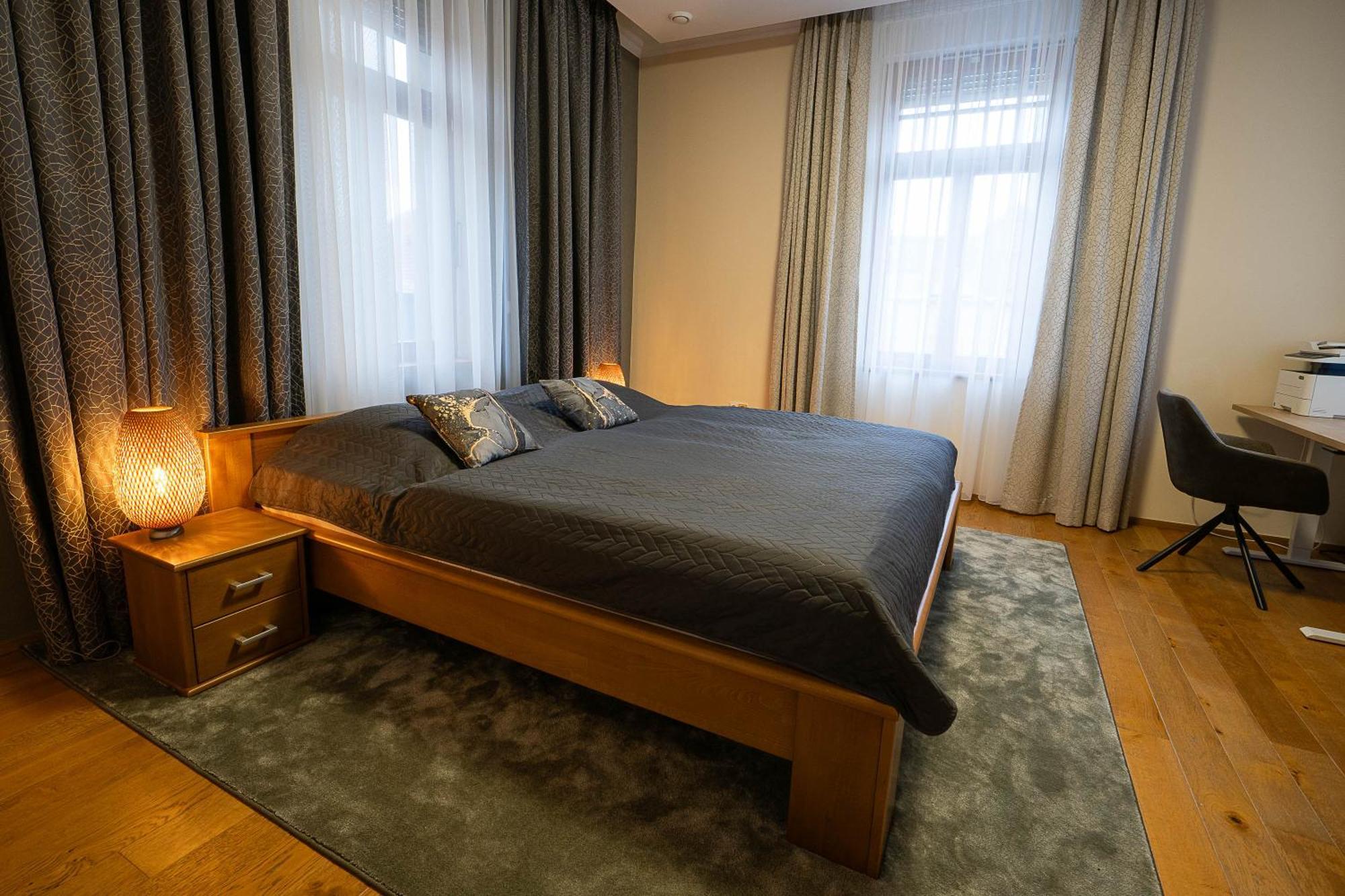 Executive 2-Bdrm Central Suite อุสตีนัดลาแบม ภายนอก รูปภาพ