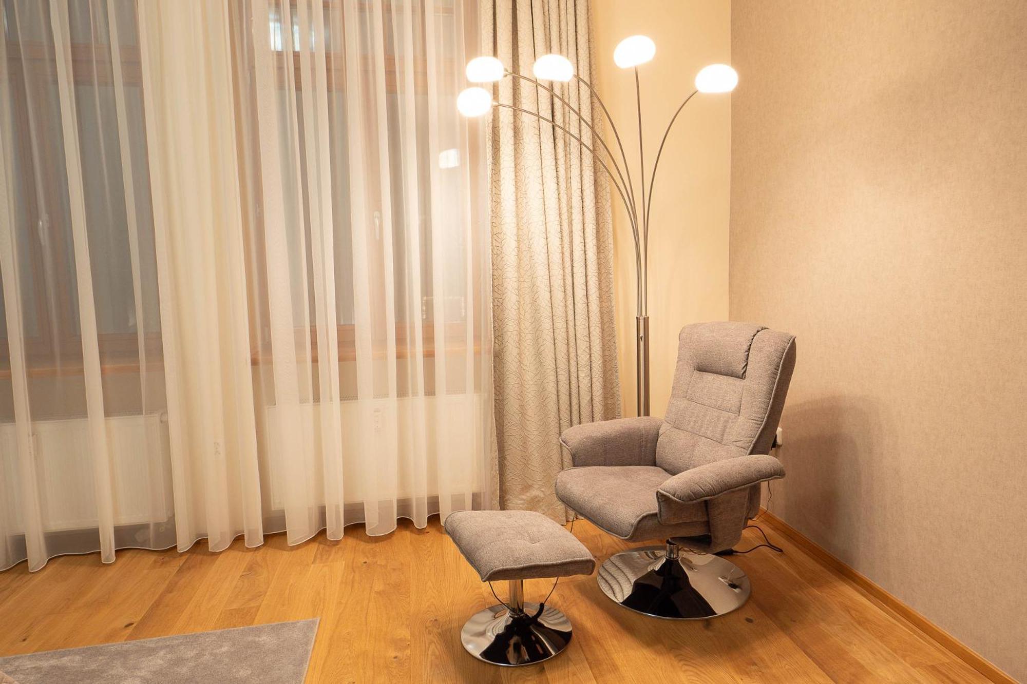 Executive 2-Bdrm Central Suite อุสตีนัดลาแบม ภายนอก รูปภาพ