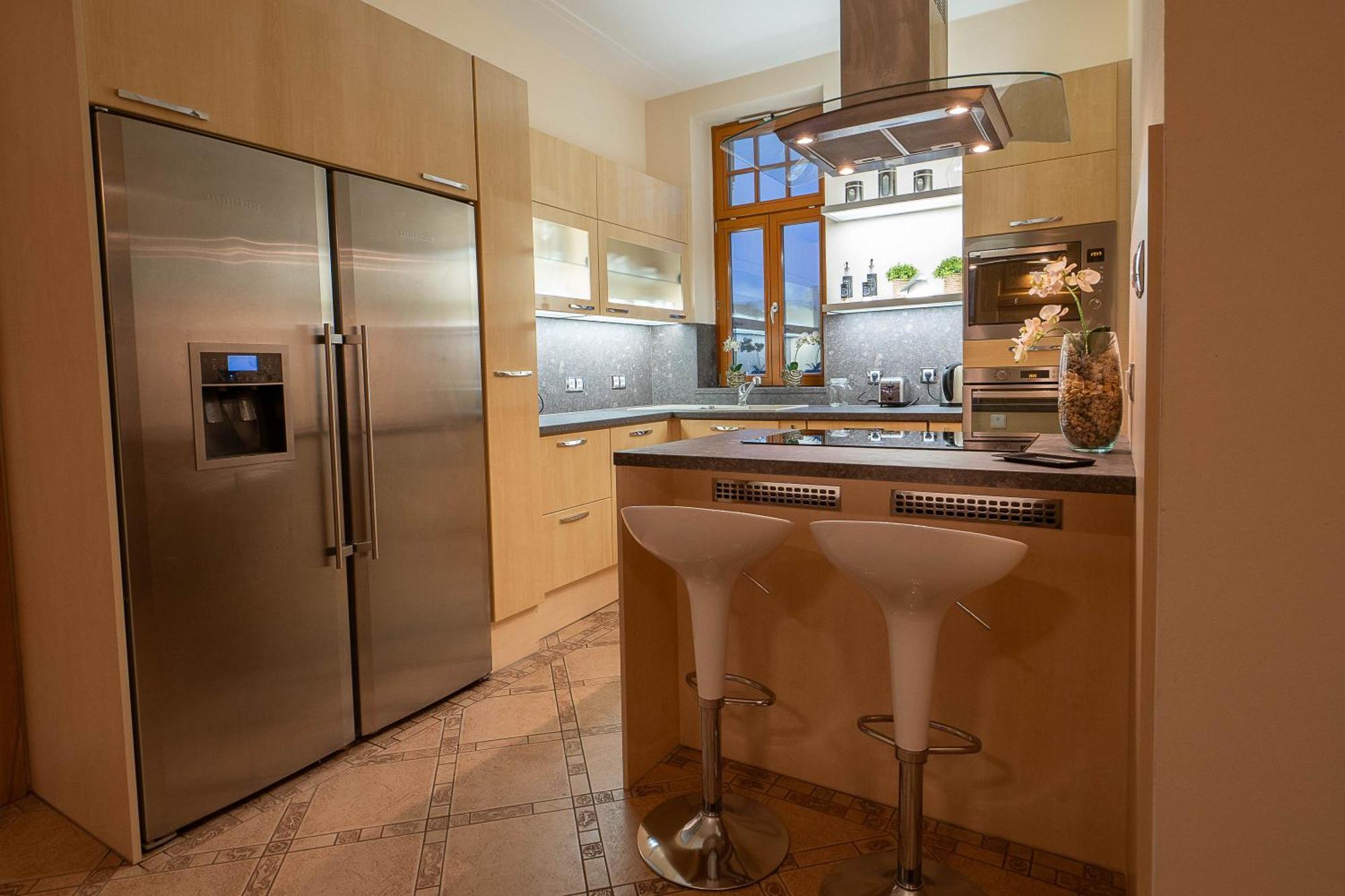 Executive 2-Bdrm Central Suite อุสตีนัดลาแบม ภายนอก รูปภาพ