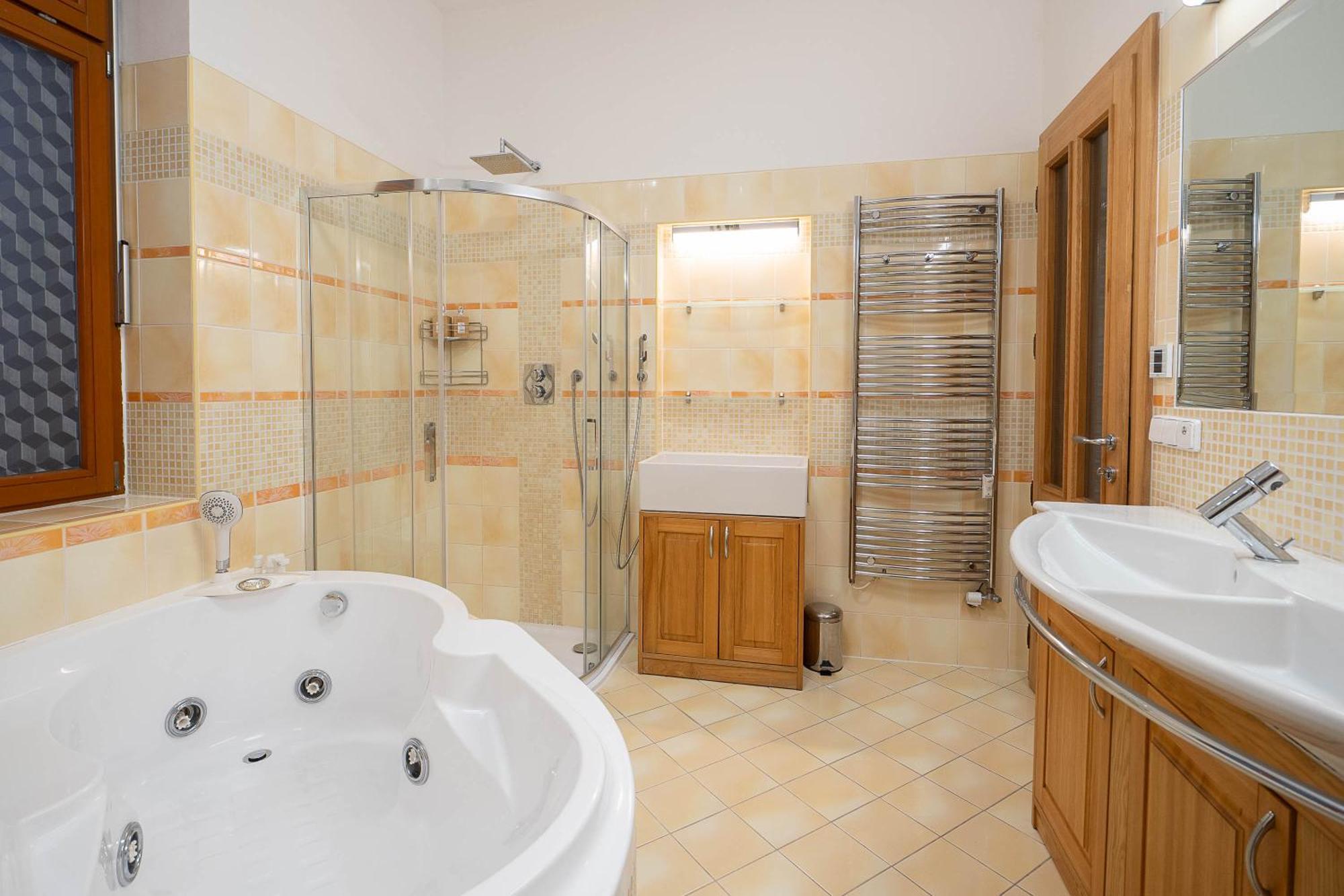Executive 2-Bdrm Central Suite อุสตีนัดลาแบม ภายนอก รูปภาพ