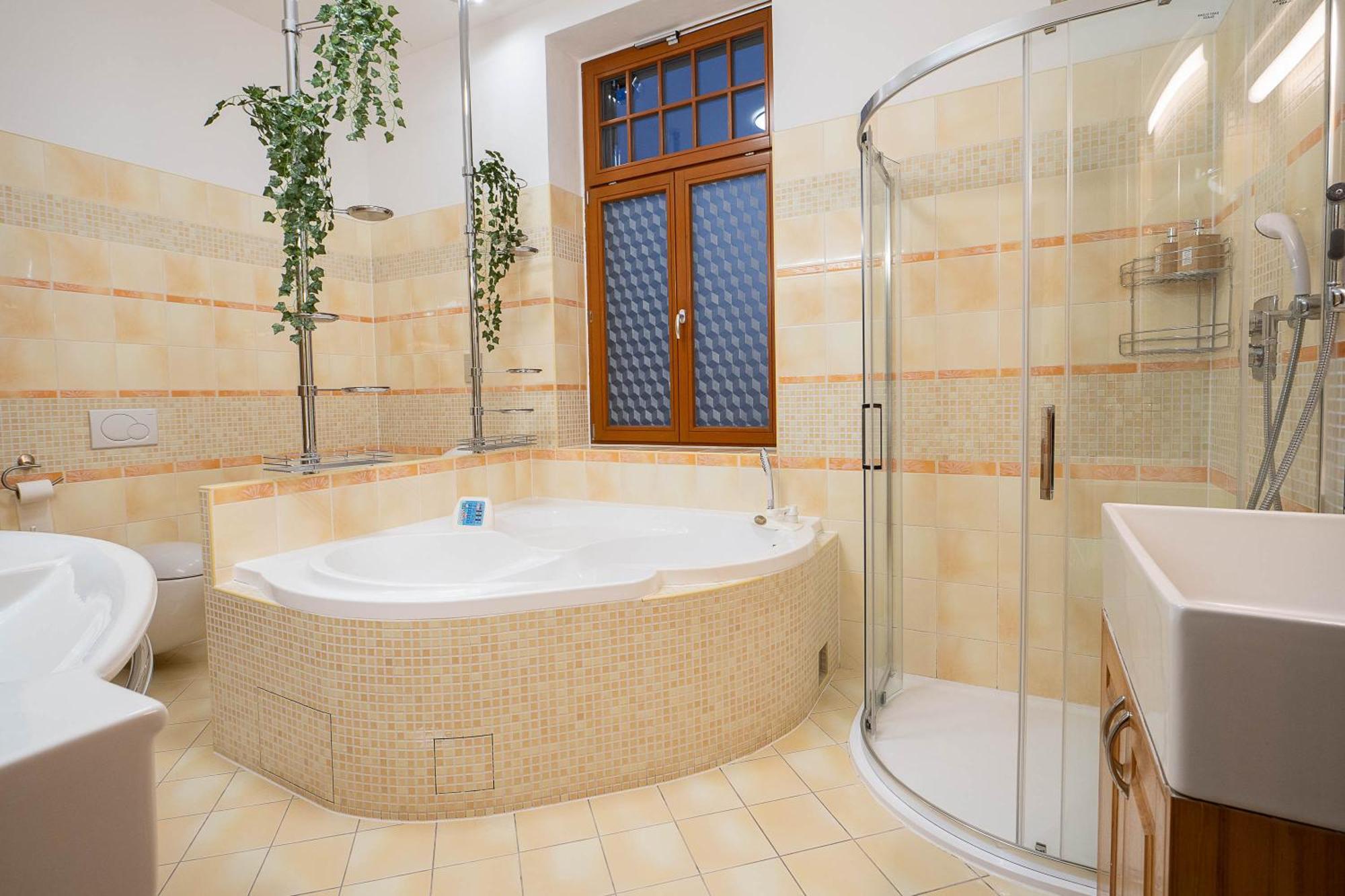 Executive 2-Bdrm Central Suite อุสตีนัดลาแบม ภายนอก รูปภาพ