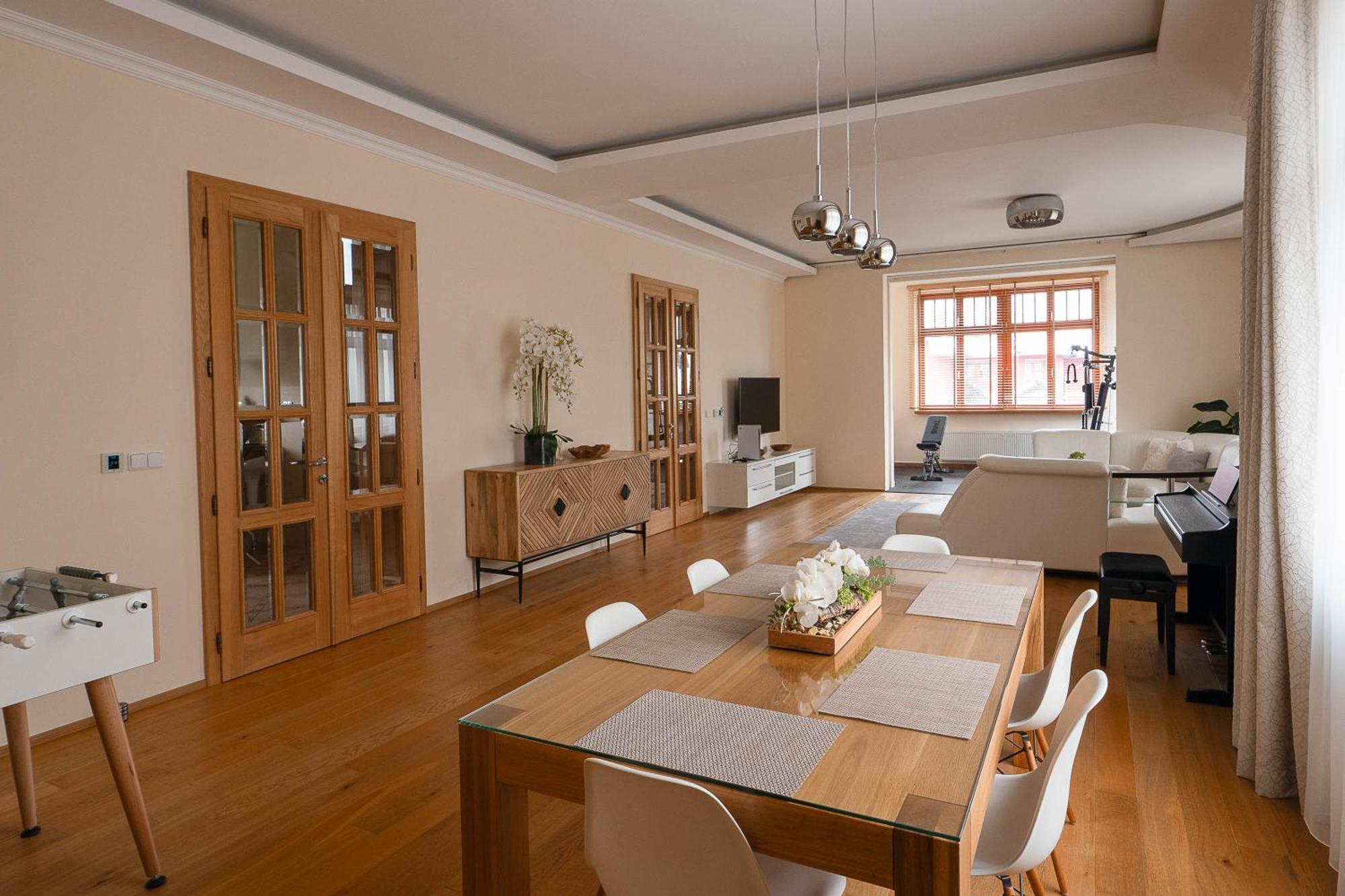 Executive 2-Bdrm Central Suite อุสตีนัดลาแบม ภายนอก รูปภาพ