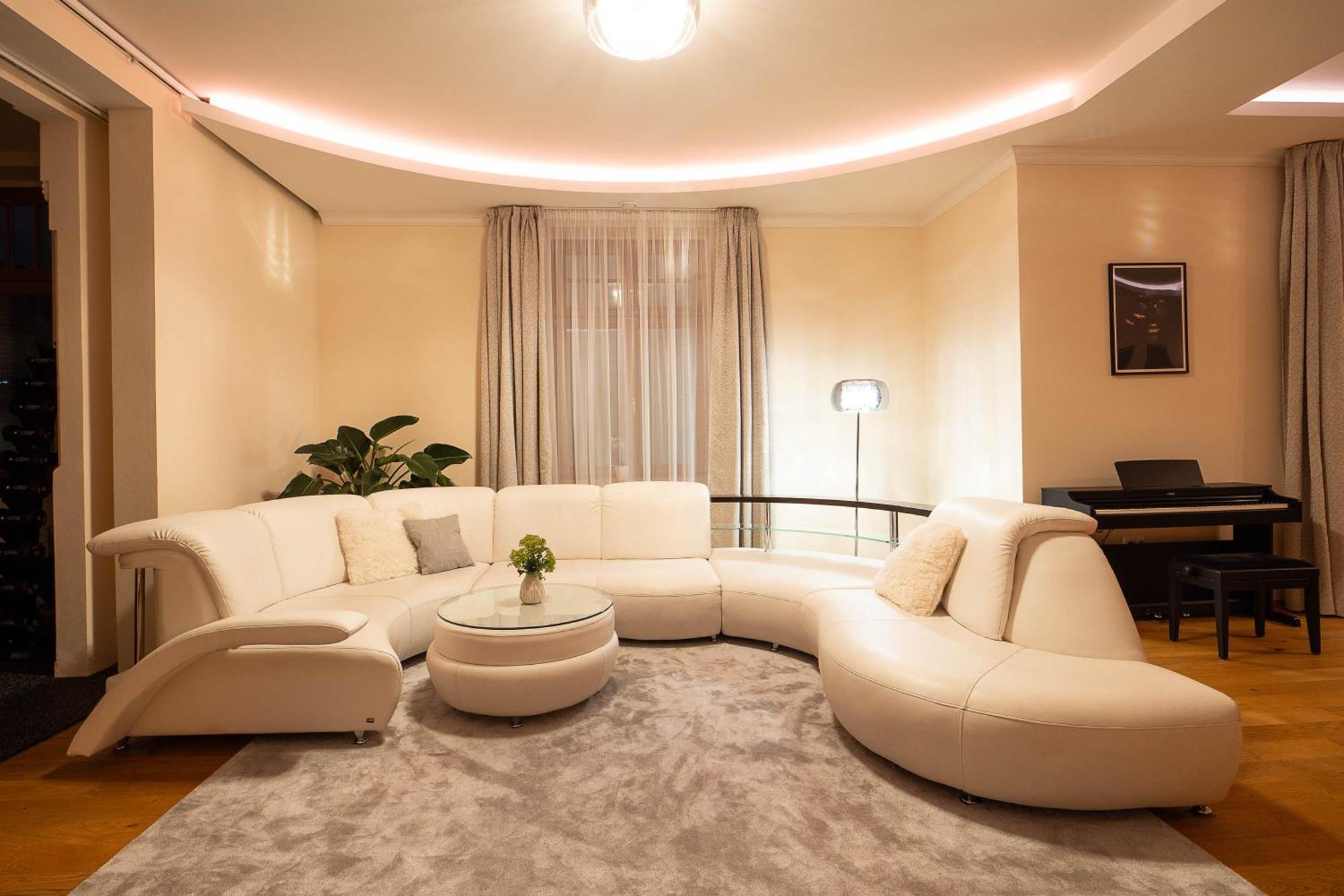 Executive 2-Bdrm Central Suite อุสตีนัดลาแบม ภายนอก รูปภาพ