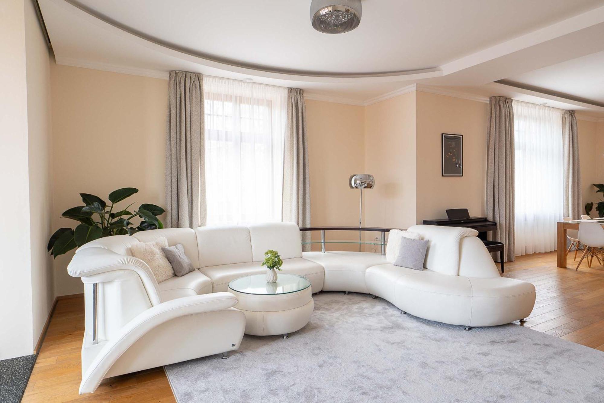 Executive 2-Bdrm Central Suite อุสตีนัดลาแบม ภายนอก รูปภาพ
